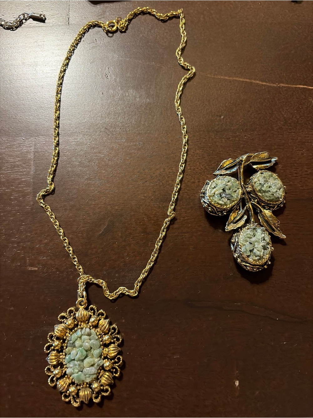 Vintage 70s Gold Tone Crushed Green Stone Mosaic Pendant Necklace & Brooch set